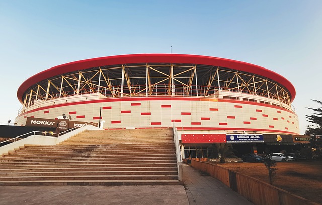 意甲媒体热议：在莱奥加盟米兰的七个赛季里，本赛季莱奥的表现最为出色！